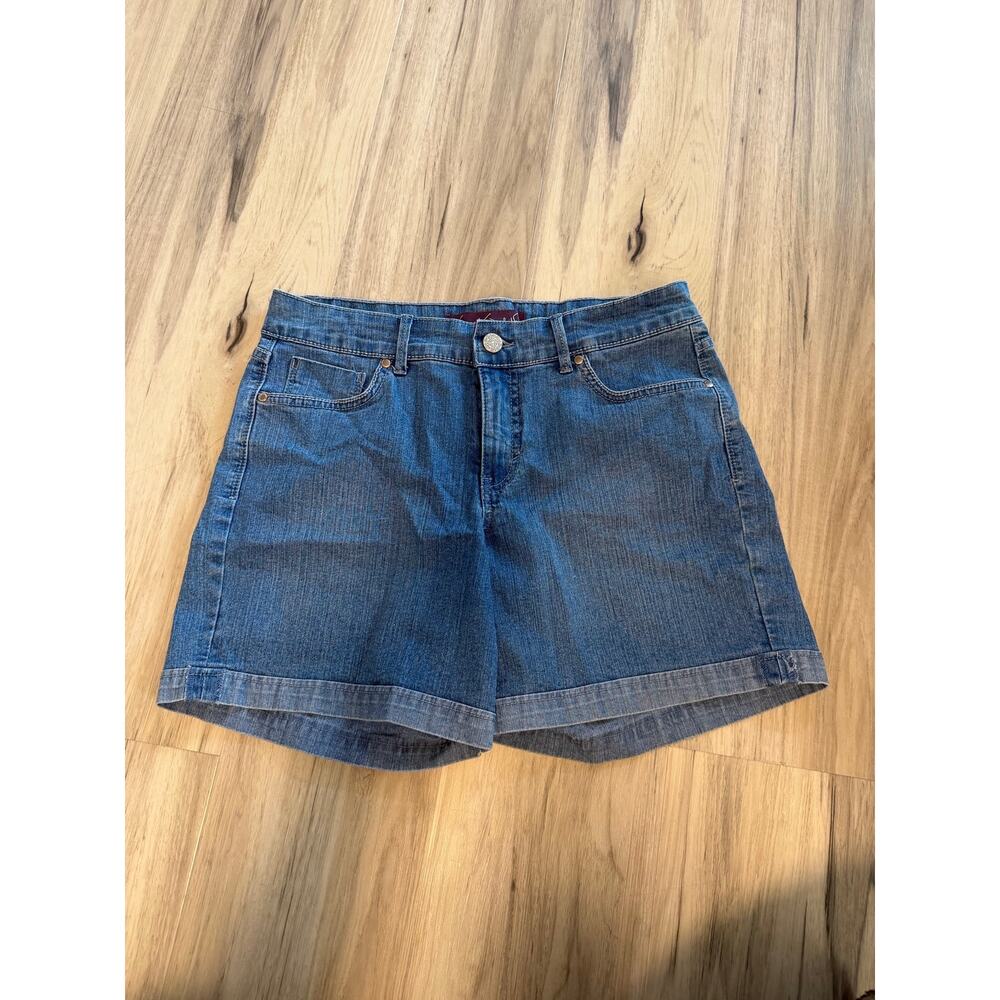 Gloria Vanderbilt Women's Size 6 Denim Aiden Short Medium Wash Jean Shorts